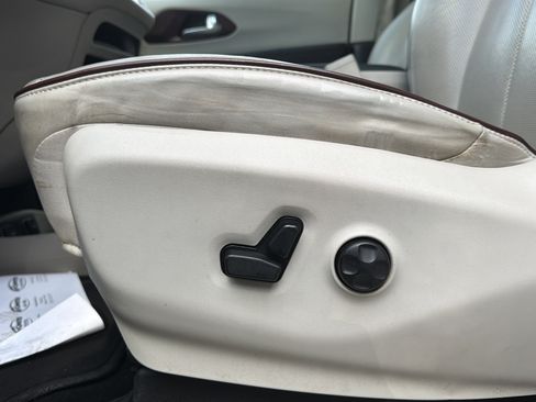 Used 2017 Chrysler Pacifica Limited image 25