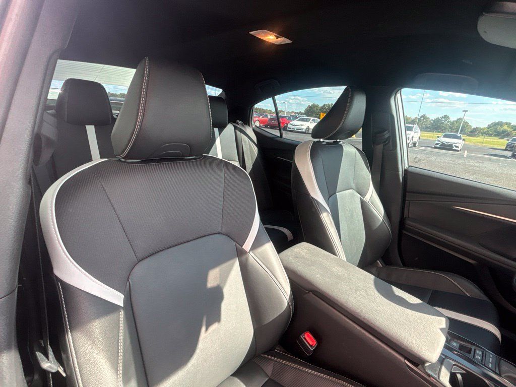 Used 2025 Toyota Camry SE w/ Convenience Package FWD image 18