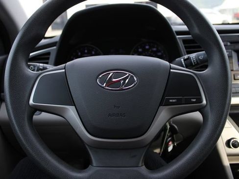 Used 2017 Hyundai Elantra SE FWD image 6