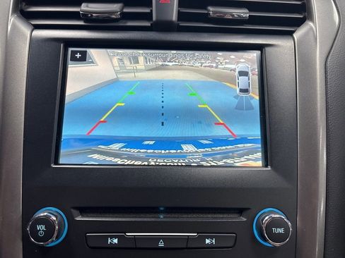 Used 2018 Ford Fusion SE w/ Fusion SE Technology Package image 29