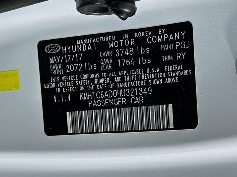 Used 2017 Hyundai Veloster Value Edition FWD image 12