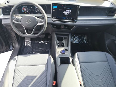 New 2026 Volkswagen Tiguan SE image 9