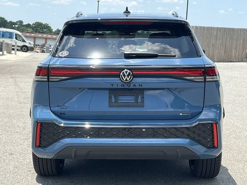 Used 2025 Volkswagen Tiguan SE R-Line AWD/4WD image 12