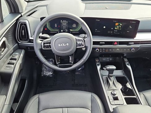 Certified 2025 Kia Sorento S FWD image 11