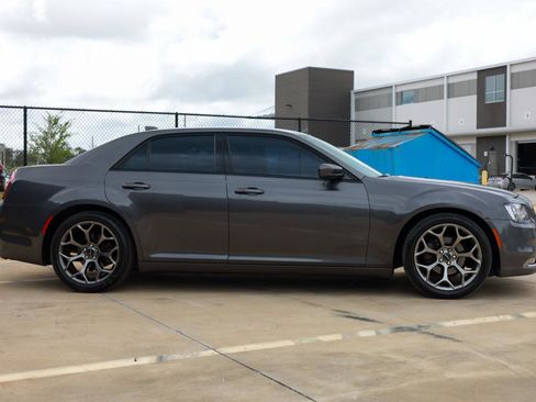 Used 2016 Chrysler 300 S RWD image 13