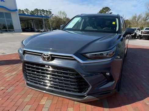 Used 2025 Toyota Grand Highlander AWD image 4