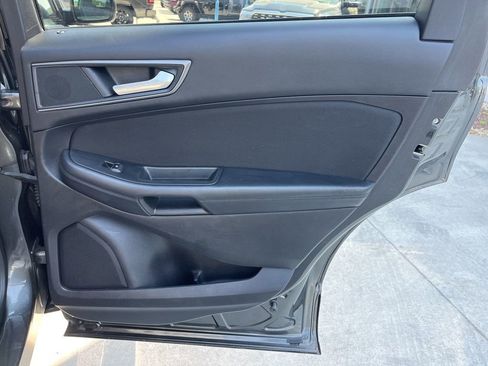 Used 2019 Ford Edge SE FWD image 22