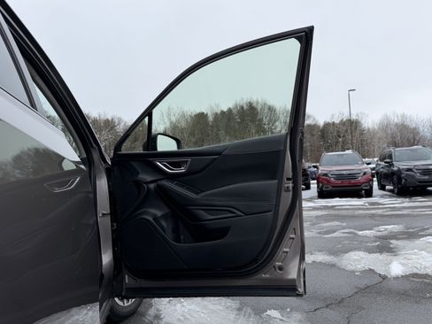 Used 2023 Subaru Forester Premium image 32