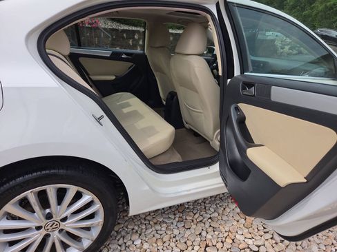 Used 2012 Volkswagen Jetta SEL FWD image 22
