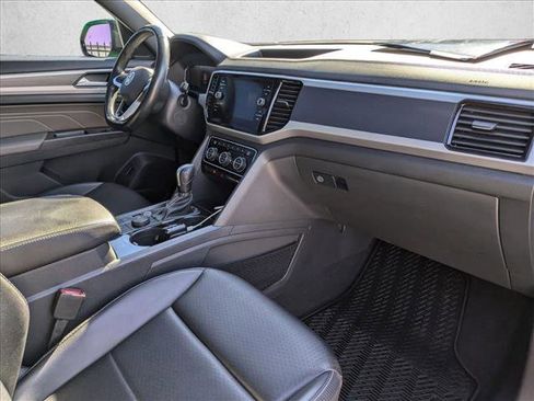 Used 2022 Volkswagen Atlas Cross Sport SEL R-Line image 21