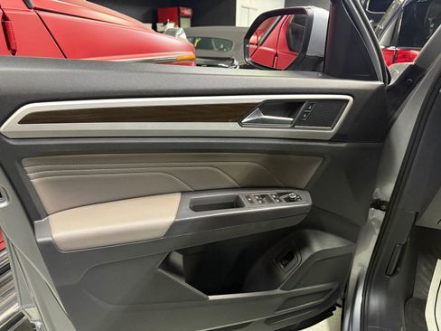 Used 2021 Volkswagen Atlas SE image 91