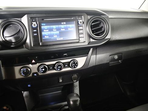 Used 2017 Toyota Tacoma SR image 32
