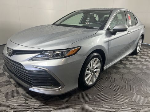 Used 2023 Toyota Camry LE FWD image 9