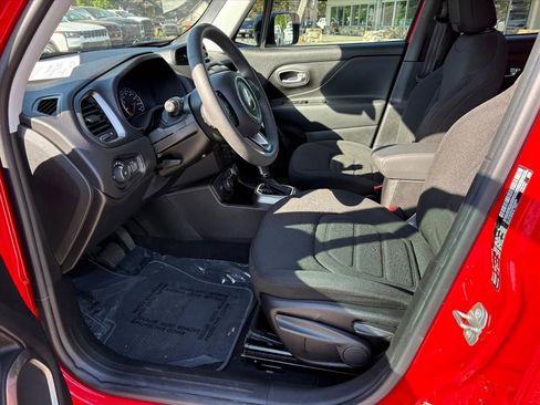 Used 2022 Jeep Renegade Latitude AWD/4WD image 13