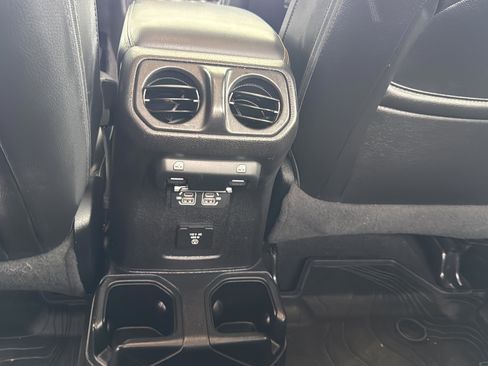 Used 2021 Jeep Gladiator Overland AWD/4WD image 32