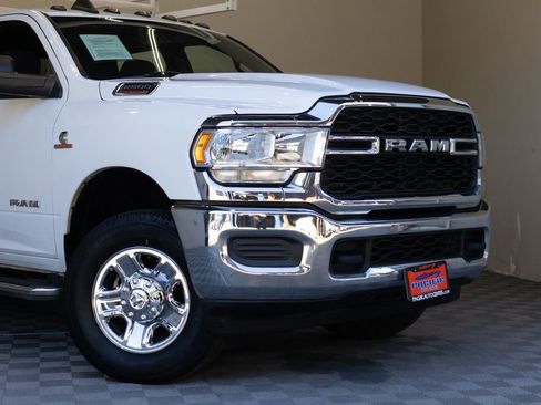 Used 2022 RAM 2500 Tradesman w/ Chrome Appearance Group AWD/4WD image 3