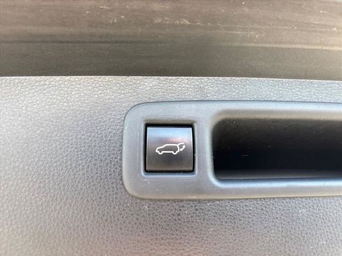 Used 2022 Toyota Highlander XLE AWD/4WD image 30