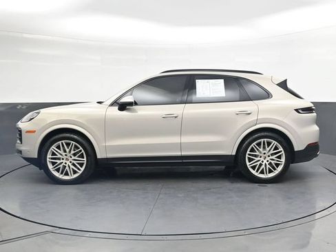 Used 2025 Porsche Cayenne AWD/4WD image 8