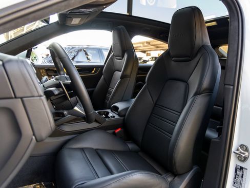 New 2025 Porsche Cayenne Turbo image 5