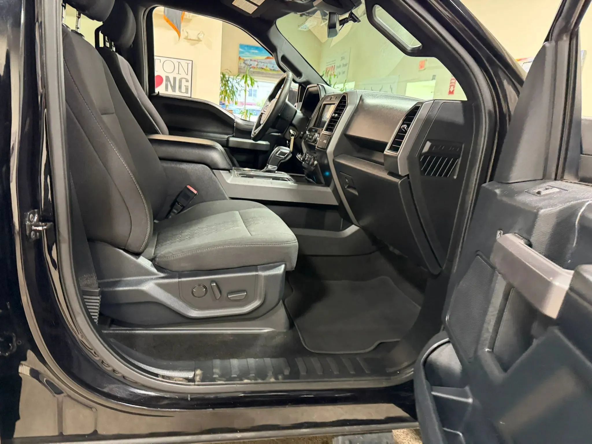 Used 2020 Ford F150 XLT w/ Equipment Group 302A Luxury AWD/4WD image 37