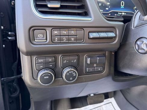 Used 2024 Chevrolet Suburban Premier AWD/4WD image 23