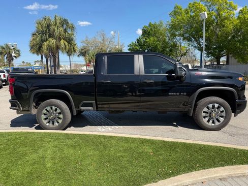 Used 2025 Chevrolet Silverado 2500 Custom w/ Custom Value Package image 3