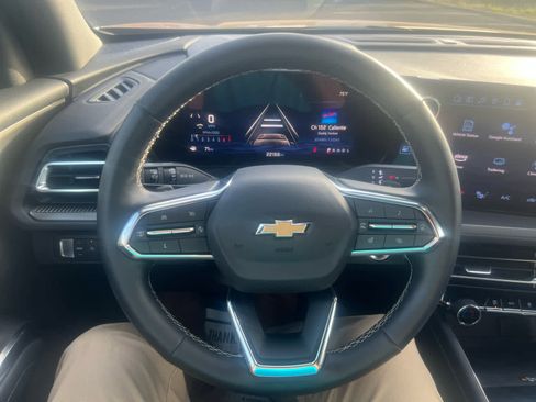 Used 2025 Chevrolet Traverse LT image 16