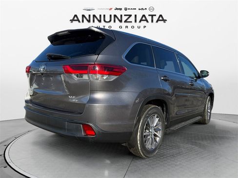 Used 2019 Toyota Highlander XLE image 5