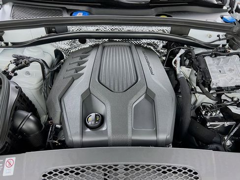 New 2026 Porsche Macan image 32