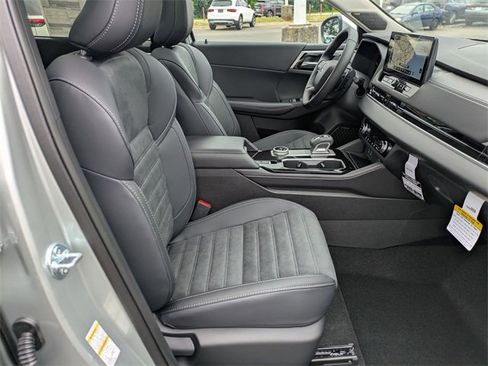 New 2025 Mitsubishi Outlander SE image 36