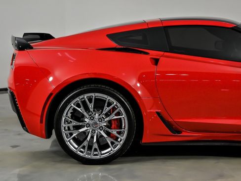 Used 2015 Chevrolet Corvette Z06 w/ Z07 Performance Package RWD image 13
