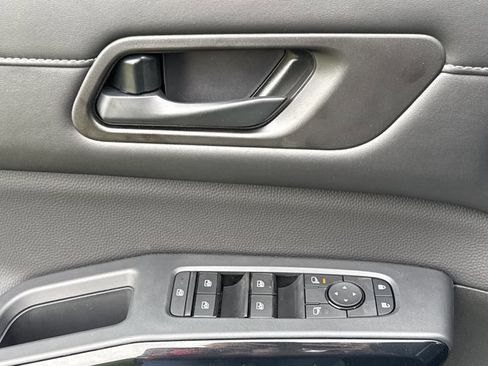 New 2026 Nissan Pathfinder SV w/ SV Premium Package AWD/4WD image 15