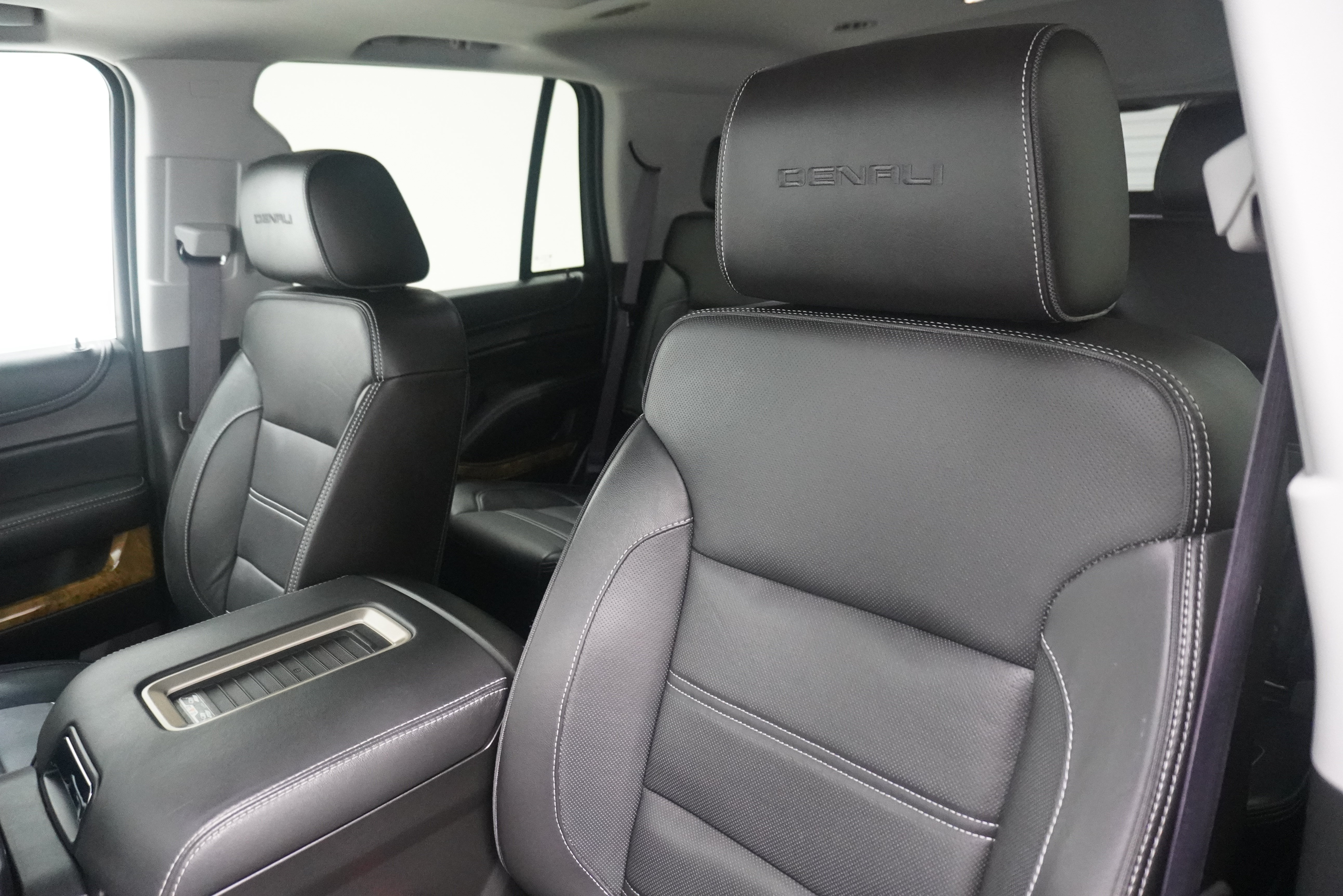 Used 2017 GMC Yukon Denali w/ Open Road Package AWD/4WD image 11