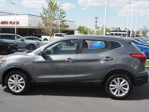 Used 2018 Nissan Rogue Sport SV AWD/4WD image 4