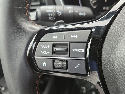 Used 2025 Honda Pilot Sport image 25