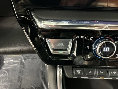 Certified 2025 GMC Sierra 3500 Denali Ultimate AWD/4WD image 18