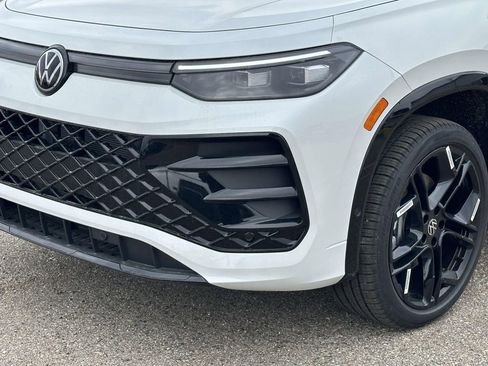 New 2026 Volkswagen Tiguan SE R-Line AWD/4WD image 6