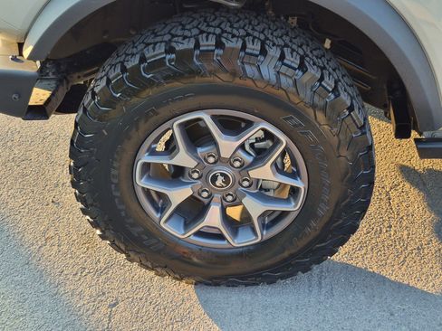 Used 2025 Ford Bronco Badlands AWD/4WD image 14