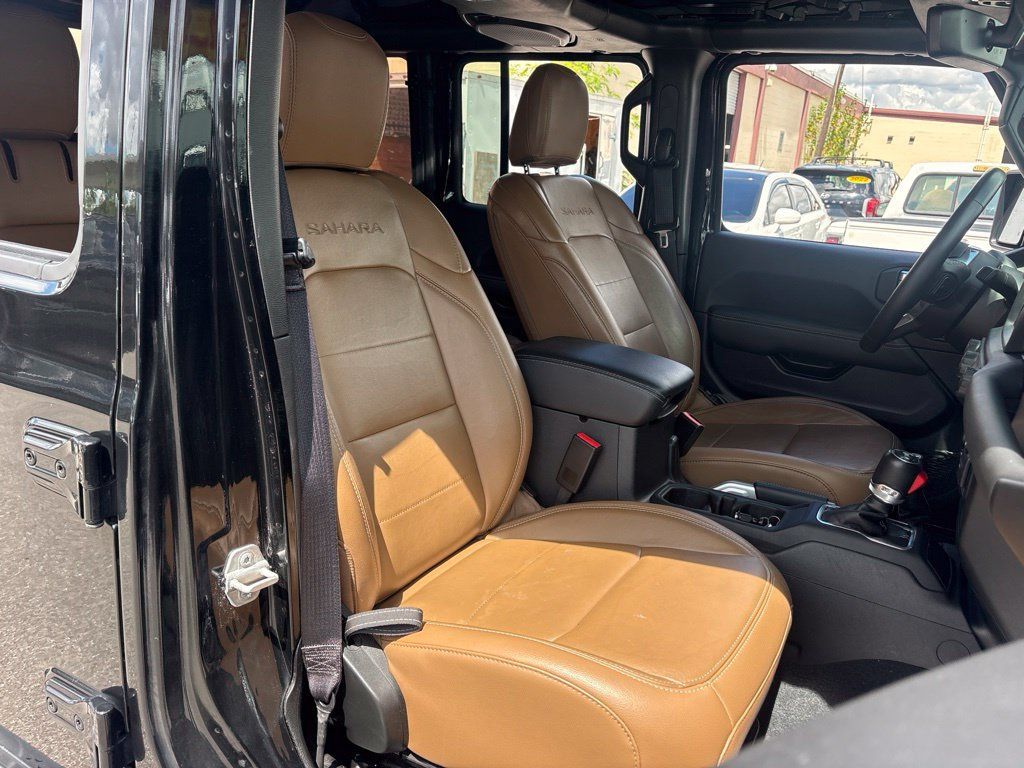 Used 2023 Jeep Wrangler Unlimited Sahara w/ Cold Weather Group AWD/4WD image 18