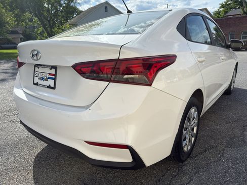 Used 2019 Hyundai Accent SE FWD image 5