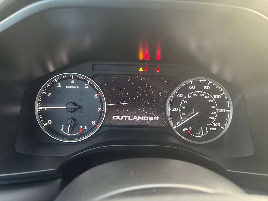 Used 2024 Mitsubishi Outlander FWD image 16