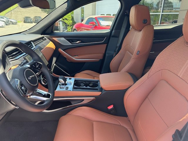 Used 2026 Jaguar F-PACE R-Dynamic S AWD/4WD image 17
