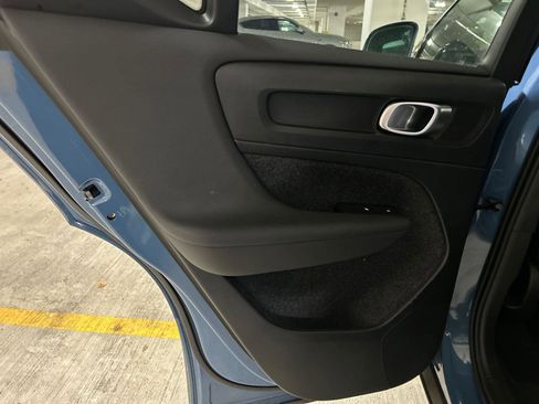 Used 2025 Volvo XC40 B5 Core image 21