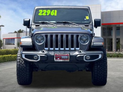 Used 2018 Jeep Wrangler Unlimited Sahara AWD/4WD image 10