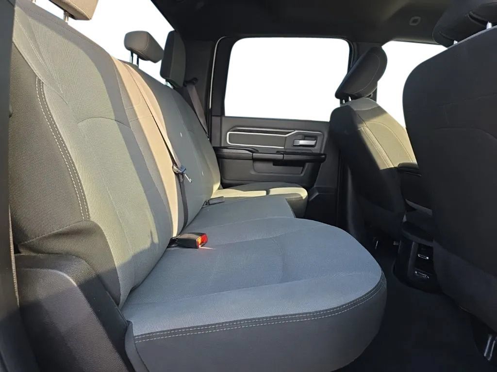 Used 2022 RAM 2500 Big Horn AWD/4WD image 18