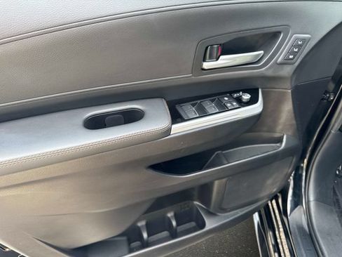 Used 2025 Toyota Sienna Platinum AWD/4WD image 18