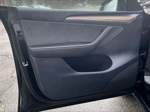 Used 2023 Tesla Model Y Long Range image 9