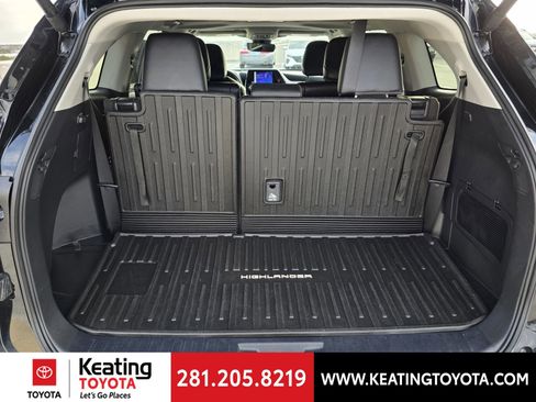 Used 2024 Toyota Highlander XLE FWD image 19