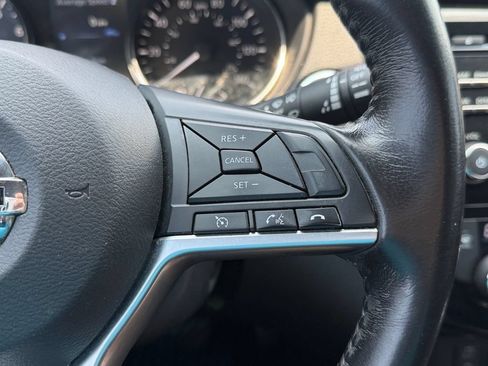 Used 2017 Nissan Rogue SV FWD image 20