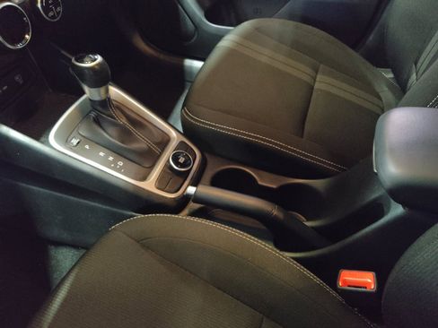 Used 2025 Hyundai Venue SEL FWD image 26